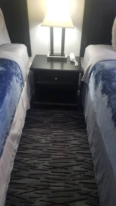 Hotel 2 Queen Beds Hotel Room 222 Wi-Fi Hot Tub Booking สติลวอเตอร์ ภายนอก รูปภาพ